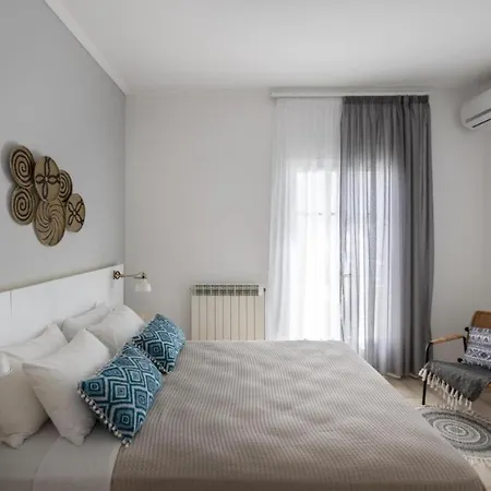 Apartment Parikia's Bright Comfort *