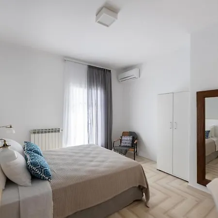 Parikia's Bright Comfort * Parikia (Paros)
