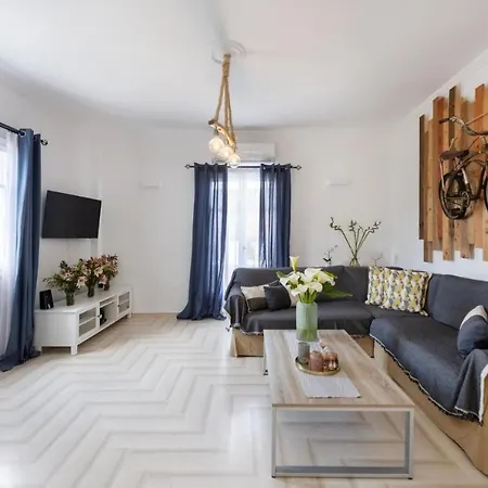 Parikia's Bright Comfort Apartment