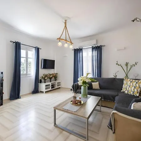 Parikia's Bright Comfort Apartment