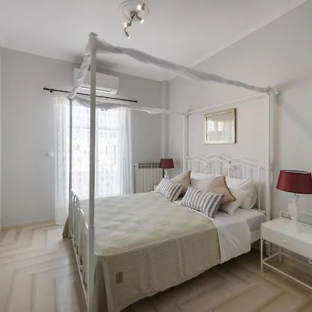 Apartment Parikia's Bright Comfort *