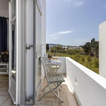Parikia's Bright Comfort * Parikia (Paros)